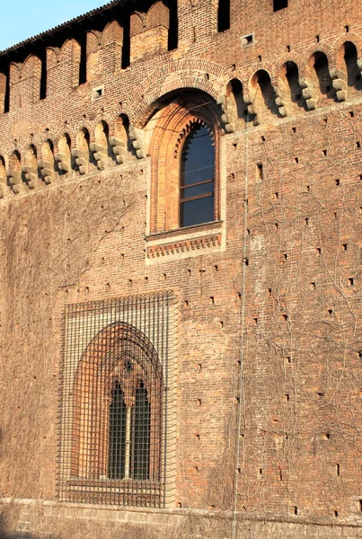 Sforzesco castle Milan'ın müstahkem duvarlarında — Stok fotoğraf