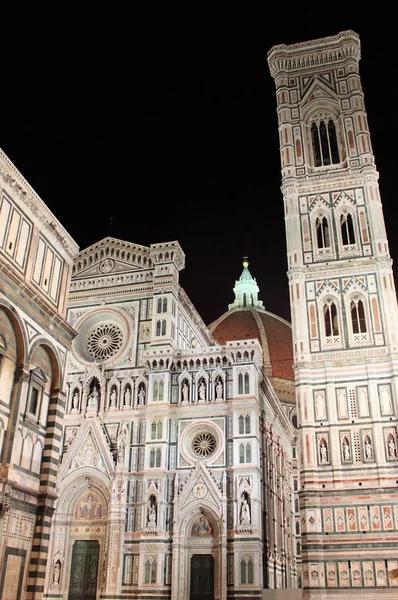 Florentská katedrála v noci — Stock fotografie