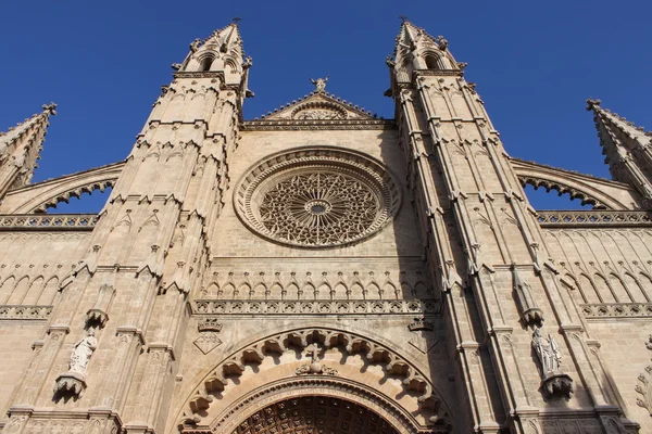 Fassade der Kathedrale von Palma de Mallorca — Stockfoto