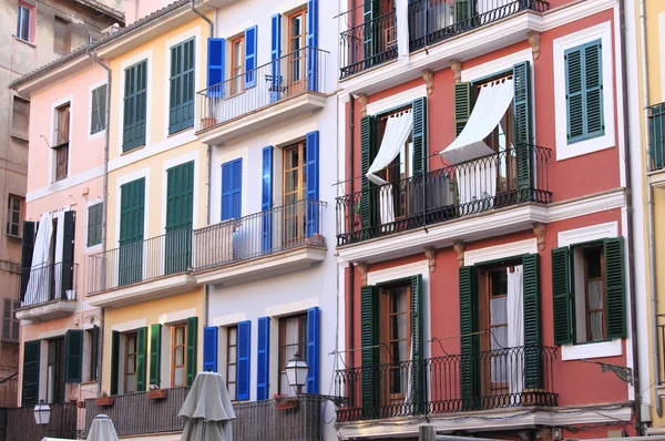 Casas coloridas em Palma de Maiorca — Fotografia de Stock