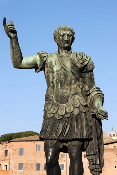 Statua dell'imperatore Traiano — Foto Stock