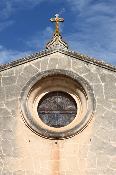 Croce in cima alla chiesa — Foto Stock