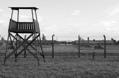 auschwitz Birkenau'da nöbetçi kutusu