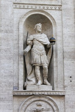 charlemagne heykeli