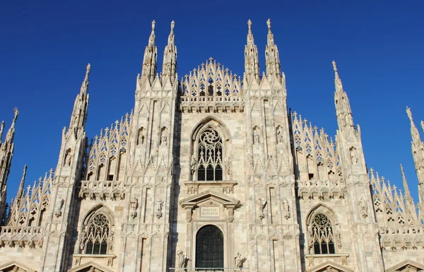 Fasáda z milánské katedrály — Stock fotografie