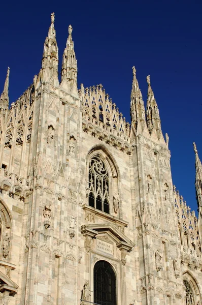 Fachada de la Catedral de Milán — Foto de Stock