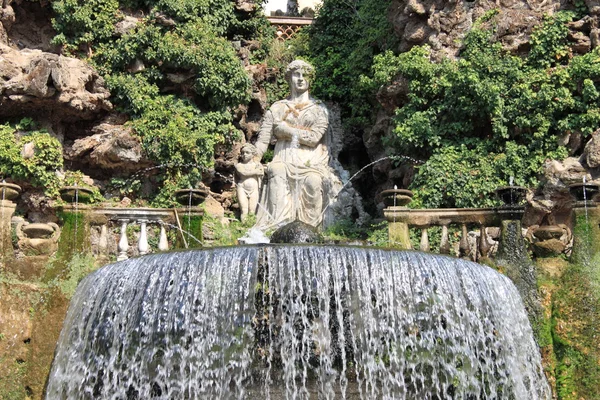 Fontaine ovale à Villa Este — Photo