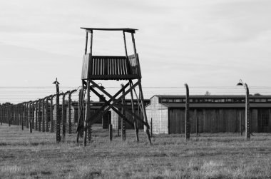 auschwitz Birkenau'da nöbetçi kutusu