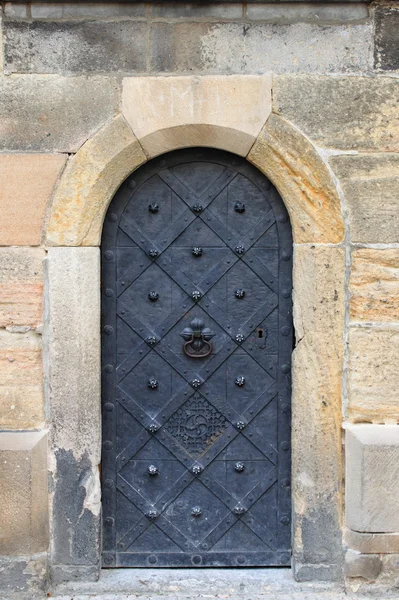 Porta da frente medieval — Fotografia de Stock