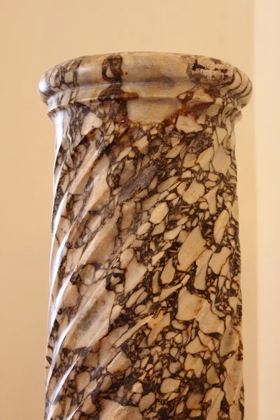 Мраморная колонна — стоковое фото