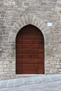 Ortaçağ ön kapı