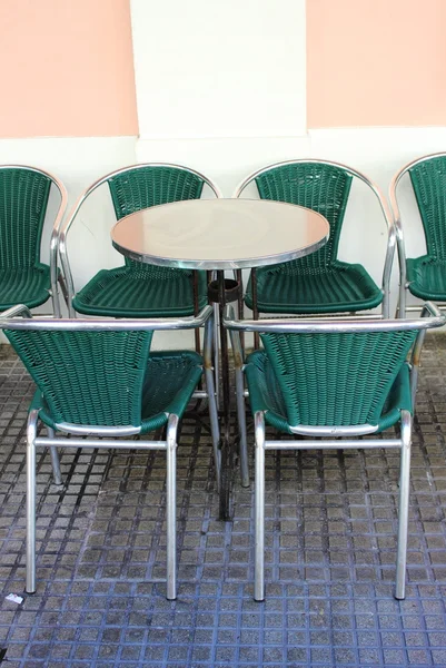 Tisch und Stühle aus Eisen — Stockfoto