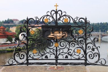 charles Köprüsü ve Prag kılavuzunda Dövme demir