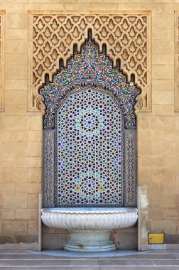 Mozaik karolar ile Fas Çeşmesi