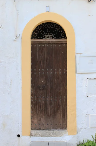 Середньовічні передні двері — стокове фото
