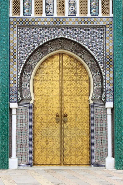 Golded door of Royal Palace in Fes — Stock Photo, Image