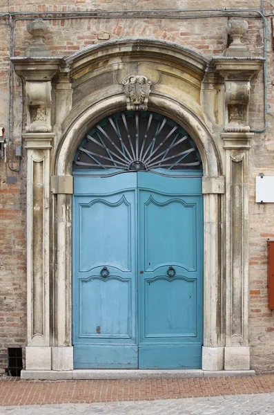 Porta da frente renascentista — Fotografia de Stock