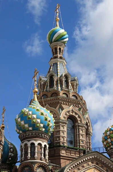 Koepels van de kerk van de Verlosser op het bloed spilled — Stockfoto