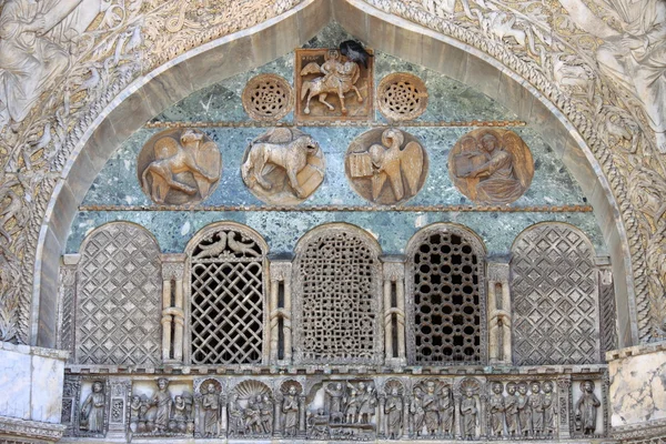 Bas-reliefs St. Mark Basilica — Stock Photo, Image