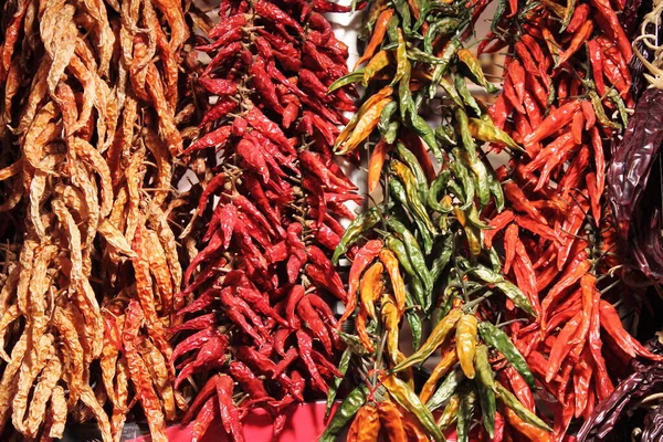 Piments Rouges Vendre Dans Une Épicerie — Photo