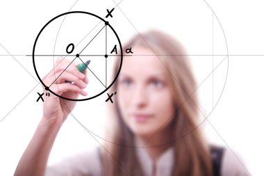 kadın geometrik şekiller çizer