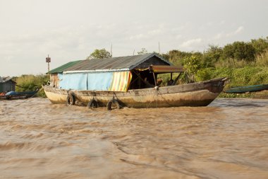 Köyün su. tonle sap Gölü.