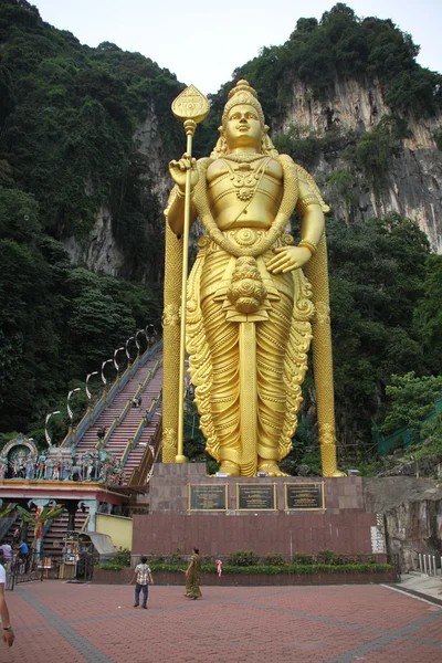 Statue of lord Muragan outside the Batu caves. — Stock Photo, Image