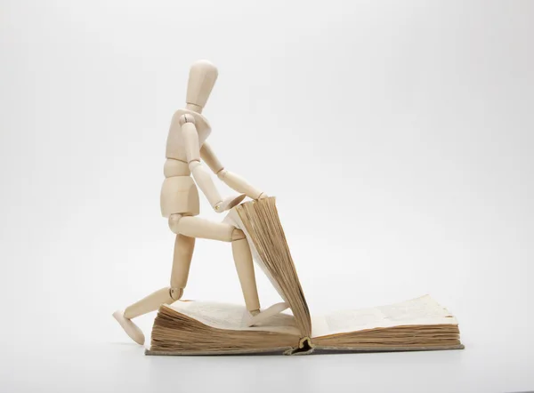 Wooden man and book — Stock Photo, Image