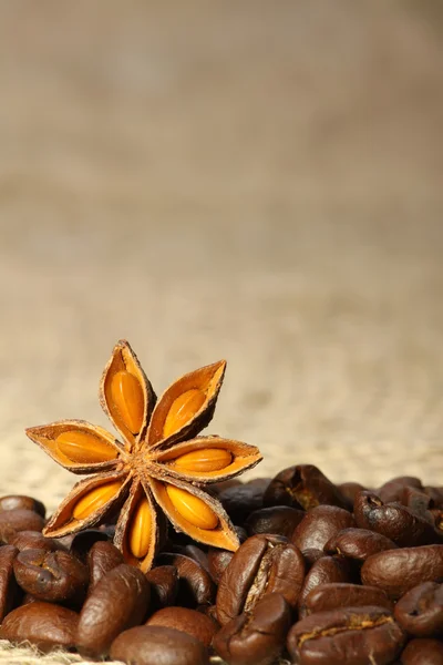 Koffie en steranijs op rouwgewaad met copyspace — Stockfoto