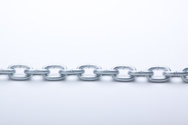 zincirin beyaz zemin üzerine