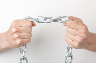 bir zincir holding eller. beyaz izole