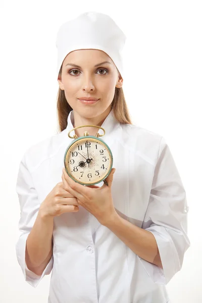 Γυναίκα γιατρό, κρατώντας ρολόι συναγερμών, απομονωμένη — Φωτογραφία Αρχείου