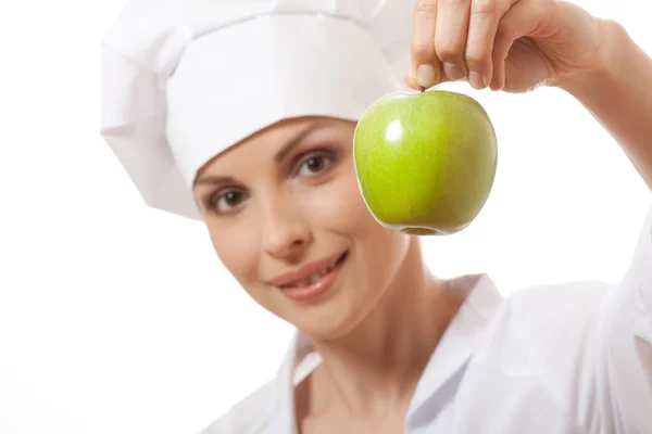 Mujer sonriente cocinera con manzana verde — Foto de Stock