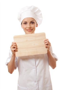 izole kesme tahtası ile üniformalı kadın aşçı