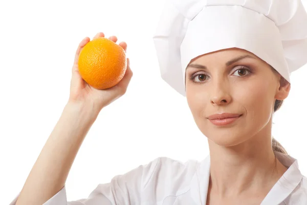 Lachende vrouw kok met oranje — Stockfoto
