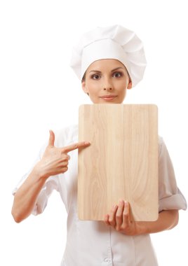 izole kesme tahtası ile üniformalı kadın aşçı