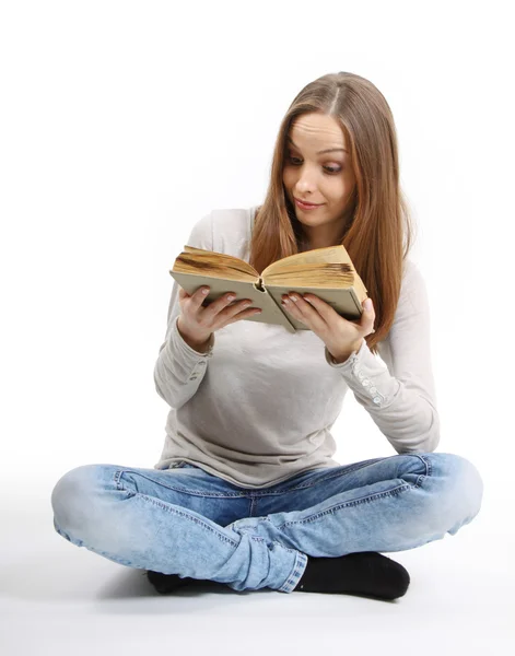 Jovem mulher com livro — Fotografia de Stock