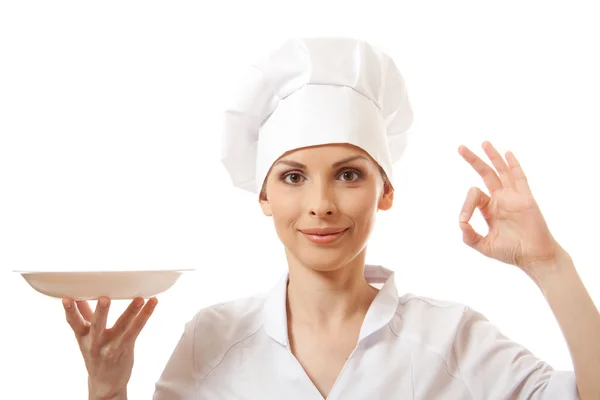 Mujer cocinar sosteniendo plato vacío — Foto de Stock