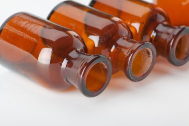 küçük kimyasal cam şişe