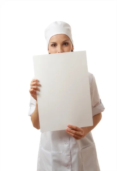 Donna infermiera mostrando cartello bianco, isolato . — Foto Stock