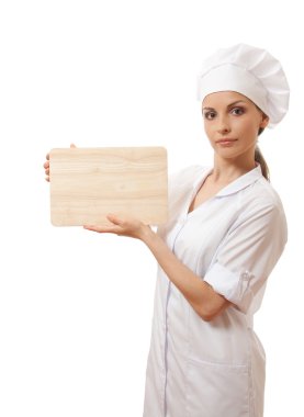 izole kesme tahtası ile üniformalı kadın aşçı