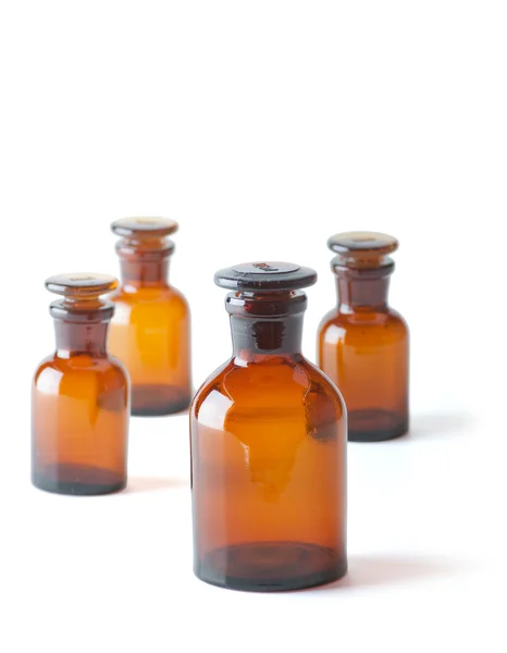 Pequenas garrafas de vidro químico — Fotografia de Stock
