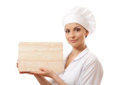 izole kesme tahtası ile üniformalı kadın aşçı