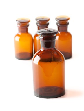 küçük kimyasal cam şişe