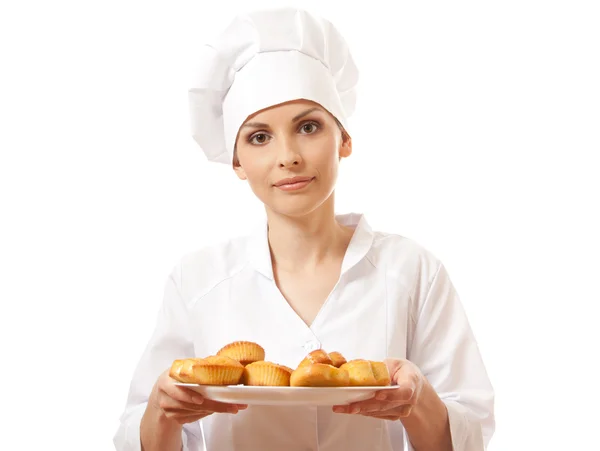 Vrouw chef-kok houden lade van cookies. — Stockfoto