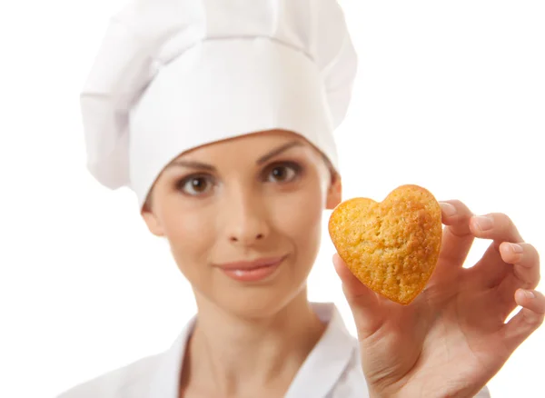 Mujer cocinera sosteniendo pastel —  Fotos de Stock