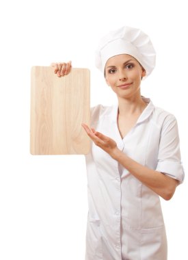 izole kesme tahtası ile üniformalı kadın aşçı