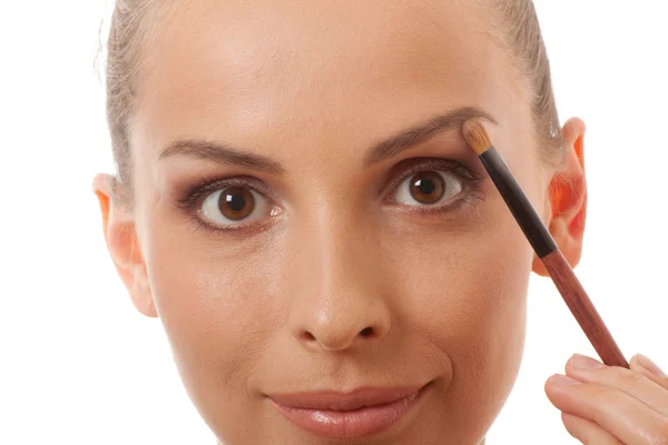 Vrij volwassen vrouw maken make-up — Stockfoto