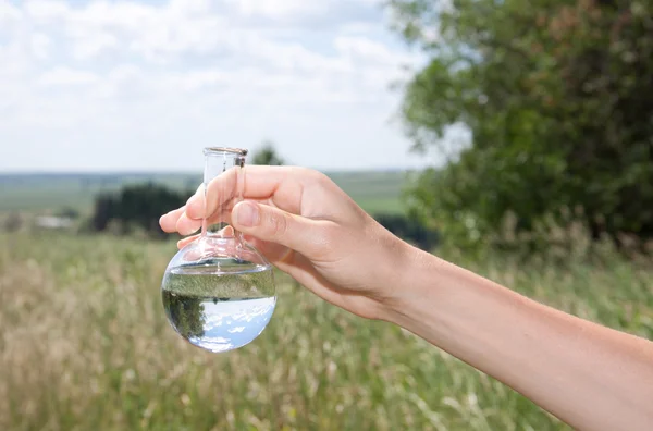 Тест на чистоту воды — стоковое фото