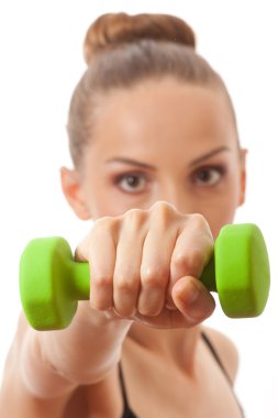 Kadın spor yapıyor.